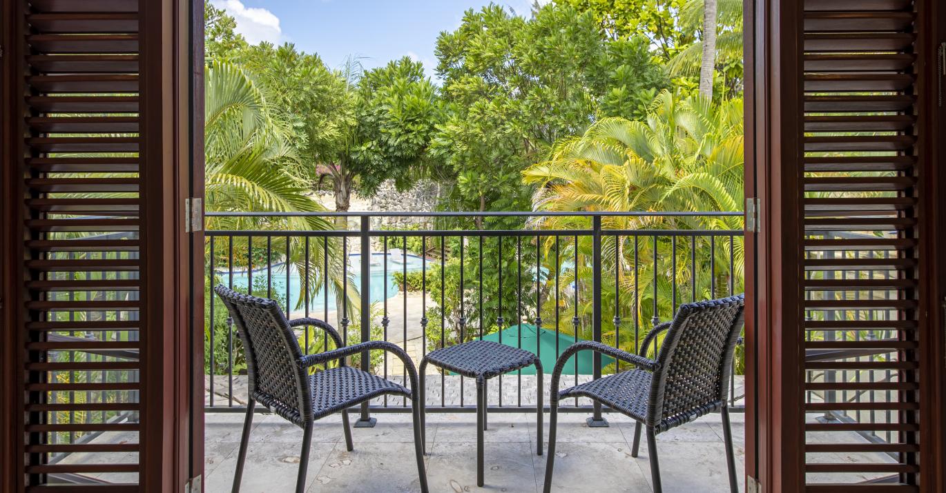 Claridges 4 Balcony Overlooking Pool