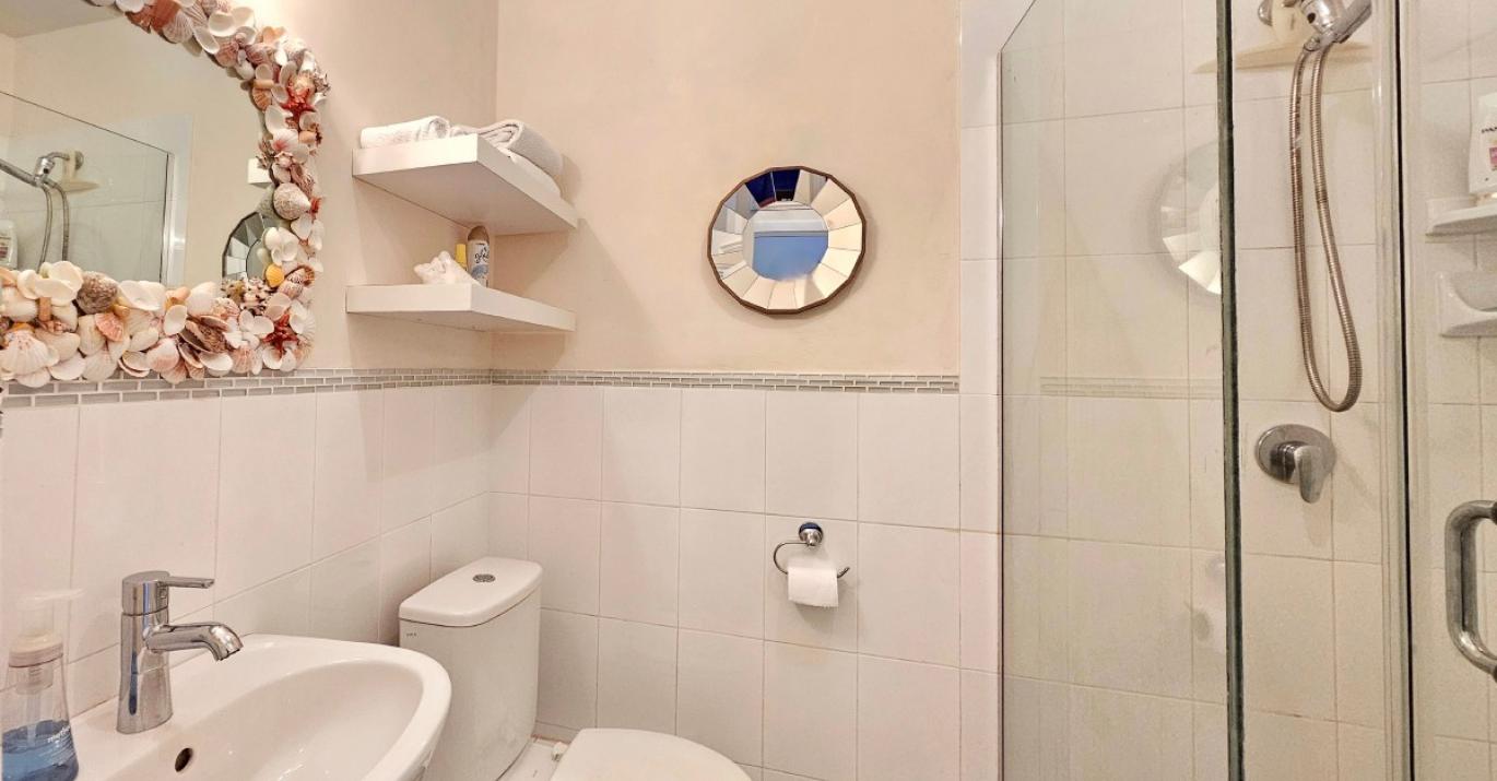 Ixora9 Bathroom