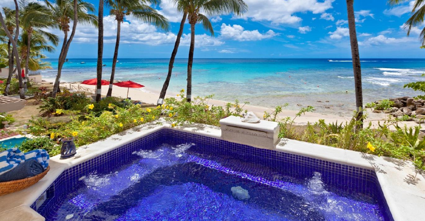 Reeds House 10 Pool overlooking Sea