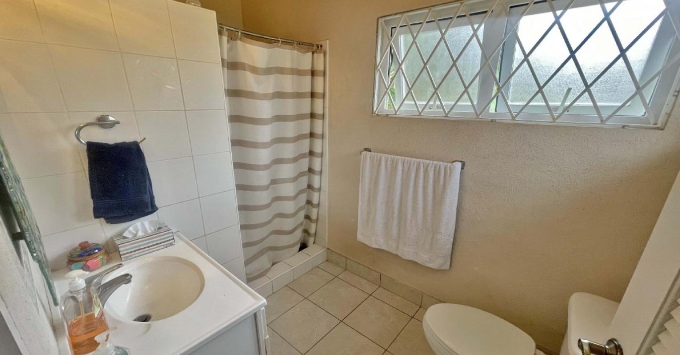 Wild Cane Ridge2 shared bathroom